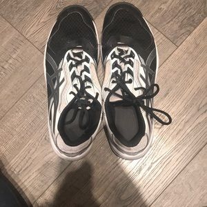 Volleyball shoes